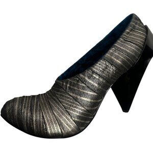 IRREGULAR CHOICE Swordmaker ankle boots in black/silver size 8